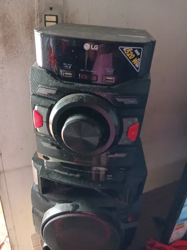 Mine sistema lg potente 520w bluetooth e controle remoto, toca CD também,