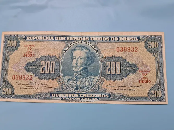 Nota antiga de 200 cruzeiros