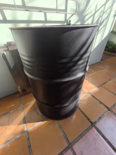 Tonel de combustível gigante. Vazio, limpo e higienizado.200 litros