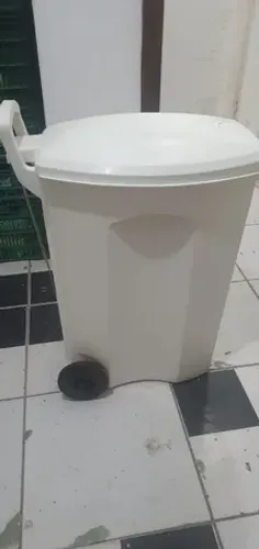  Lixeira de 90litros