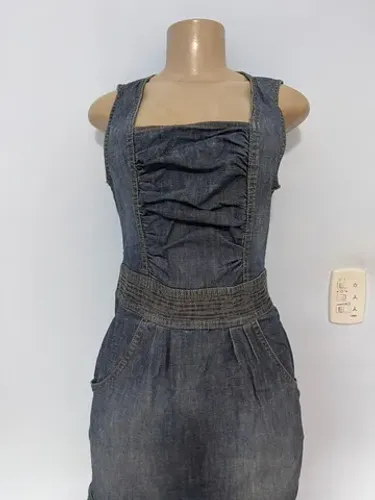 Vestido Jeans com decote nas costas tam M