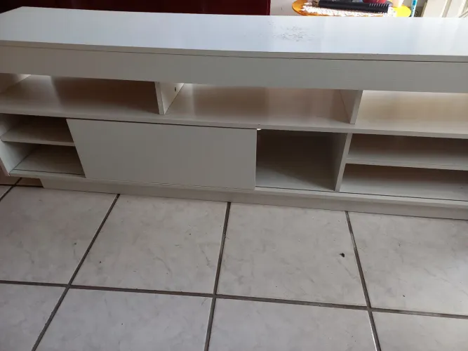 Rack para TV branco com 3 prateleiras