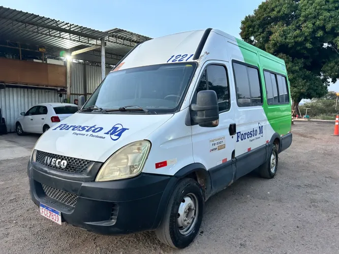 Van Iveco Daily 35s14 Passageiro 