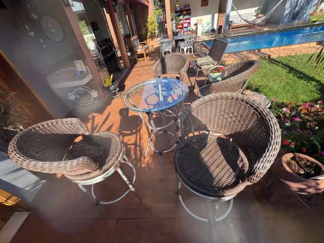 Conjunto de mesa e cadeiras junco para área externa