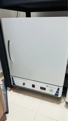 Estufa bacteriológica