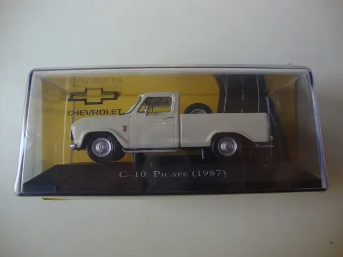 Miniatura - Chevrolet - C-10 Picape 1987 - 1:43 - Lacrada
