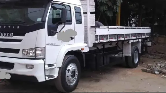 Iveco vertiz 11 180 V carroceria ano 2013. 