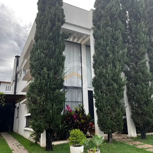 Sobrado Moderno com 5 Quartos e 4 Suítes Plenas no Portal do Sol 2