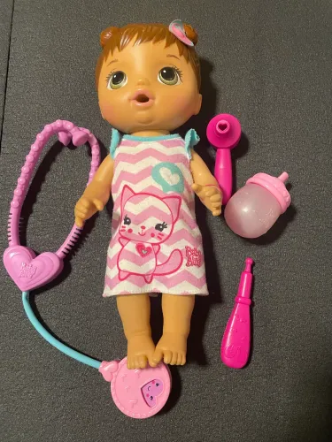 Baby Alive Cuida de Mim acessórios e 2 roupas exclusivas 