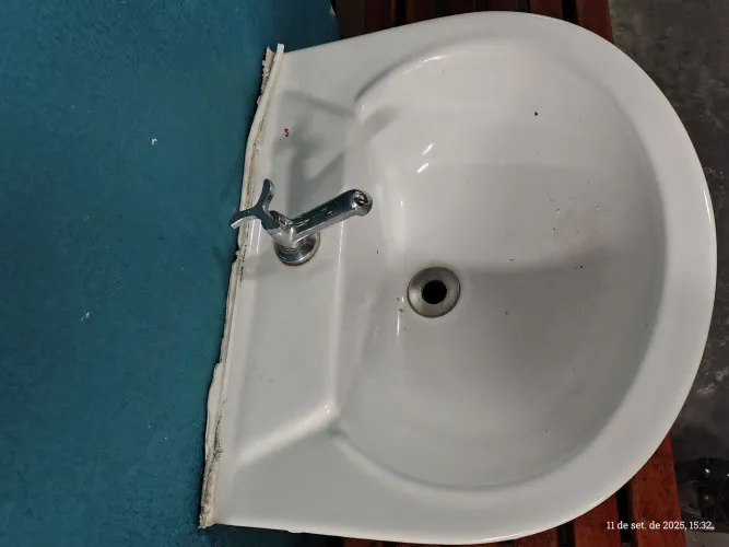 Louça pia de banheiro
