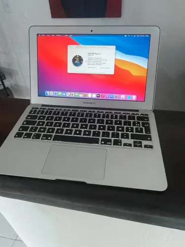 MacBook Air 11" (A1465) - 128GB SSD - Intel Core i5 - Ótimo estado