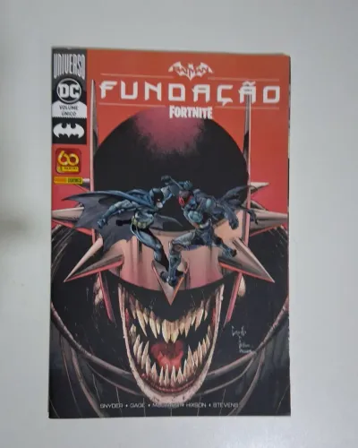 história em quadrinhos de volume único batman/fortnite: fundação