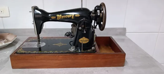 Máquina De Costura Mercury Super De-luxe
