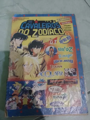 Álbum de figurinhas dos anos 2000