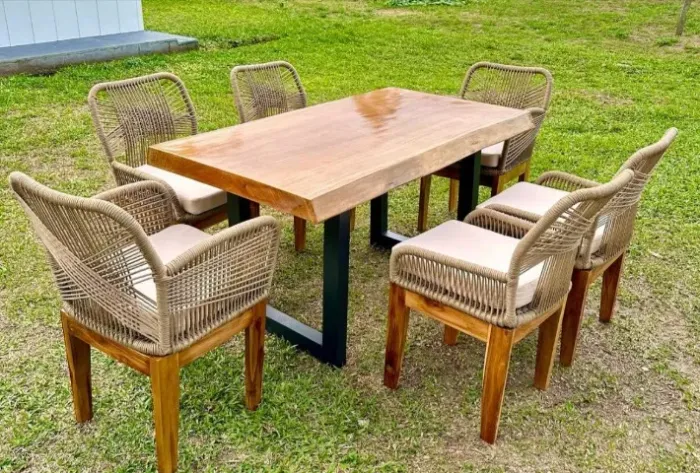 Mesa Romênia em Madeira com 6 cadeiras em Cordão Náutico.
