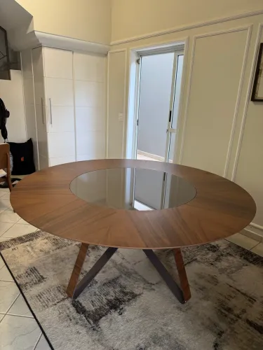 Linda Mesa De Jantar Redonda Marca Sier Com Centro Giratório em Vidro