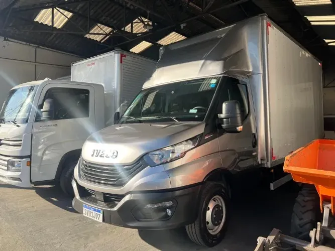 iveco daily 35-160  ano 2025 completa com bau 
