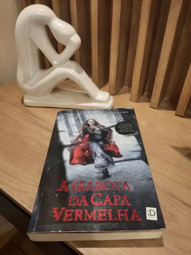 A Garota da Capa Vermelha - Livro