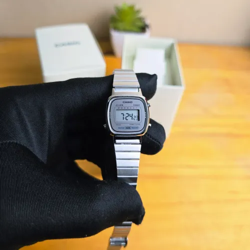 Casio LA670WA Prata