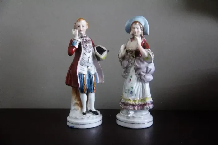 Estatuetas Neoclassicas Porcelana - Pós Guerra - Originais Japao 1950