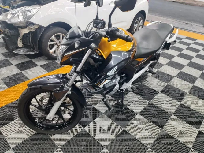 Vendo ou troco Honda Twister 2020, único dono 