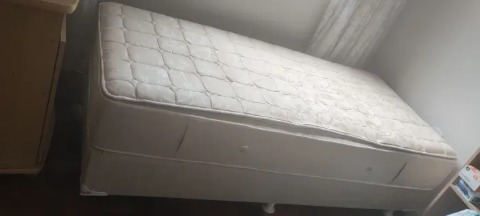 Cama box de solteiro e colchão 