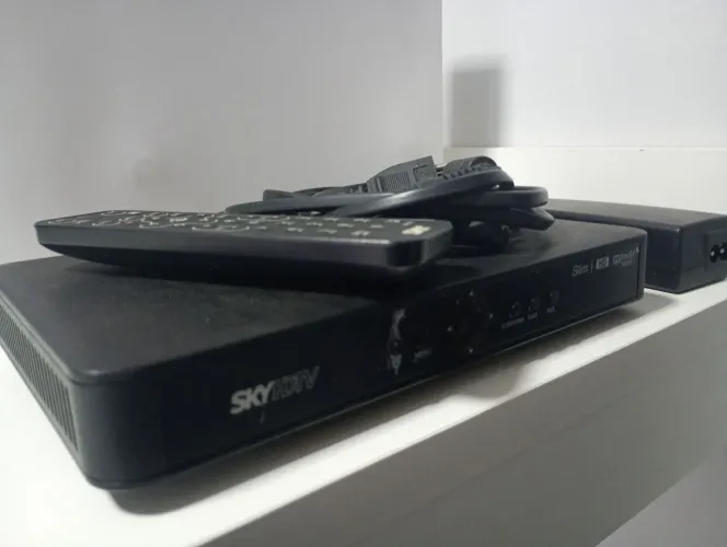 Receptor Sky HDTV com controle remoto