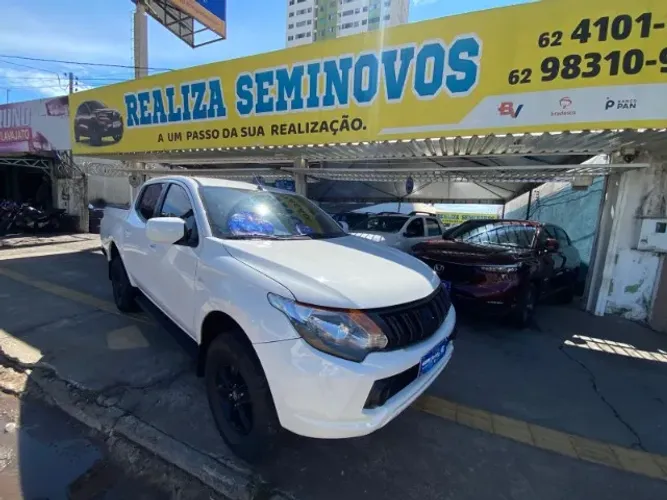 Mitsubishi L200 Triton Sport GLX 2.4 CD Diesel Mec. 2020