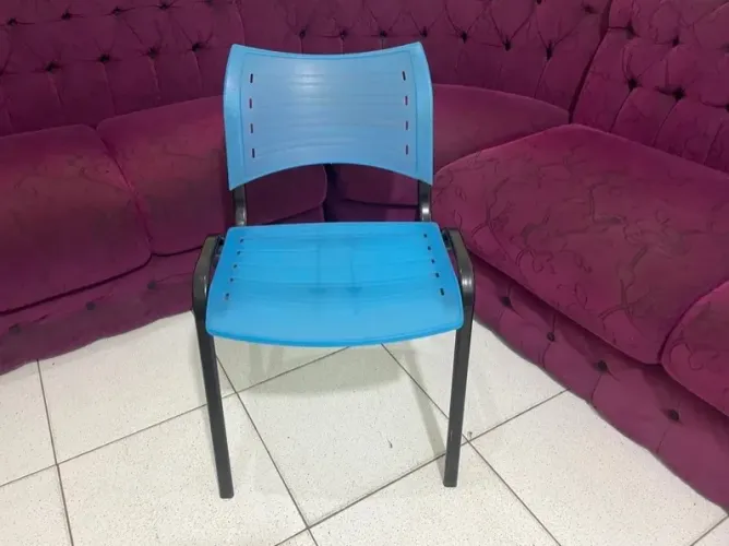 Cadeira de Plástico Azul