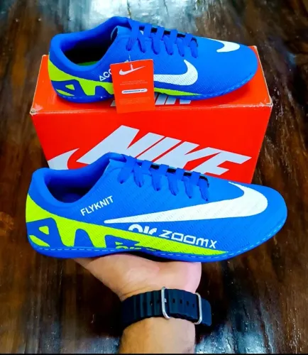 Chuteira de futsal 59,99 preço promocional.