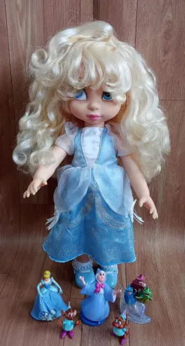 Boneca Cinderela com Acessórios - Disney