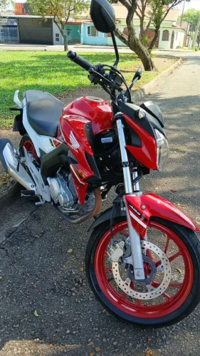 Cb twister 2022 moto esta impecável baixo km e abaixo da fipe aceito carro e moto