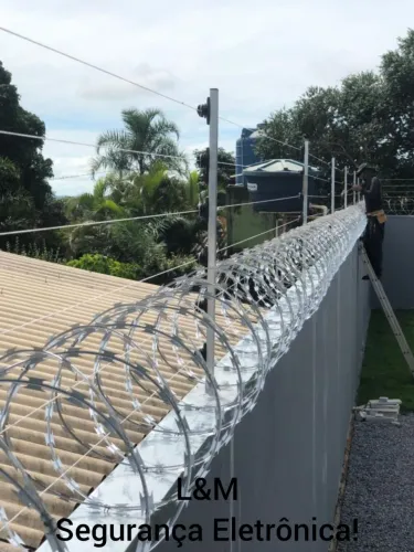 Concertina Dupla clipada, cerca elétricas, motor de portão, câmeras de segurança.