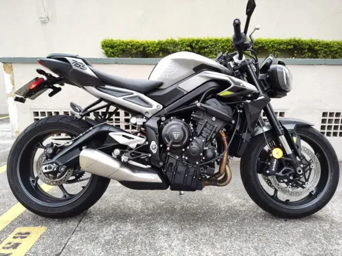 Street Triple 765 R 2024 apenas 2250km rodados.