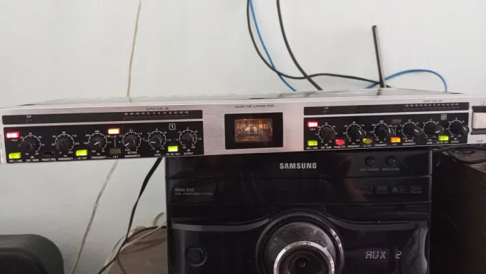 Pré amplificador valvulado Ultragain Pro mic2200