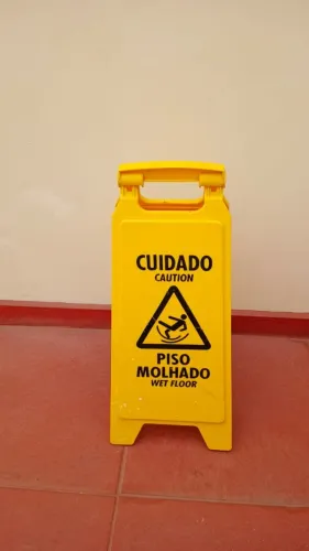 Cavalete Sinalizador Piso Molhado