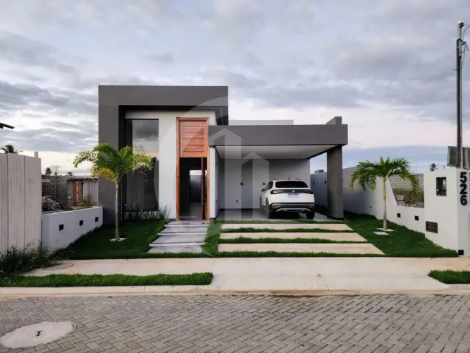 Casa Térrea à Venda em Condomínio Fechado Elegante e Confortável