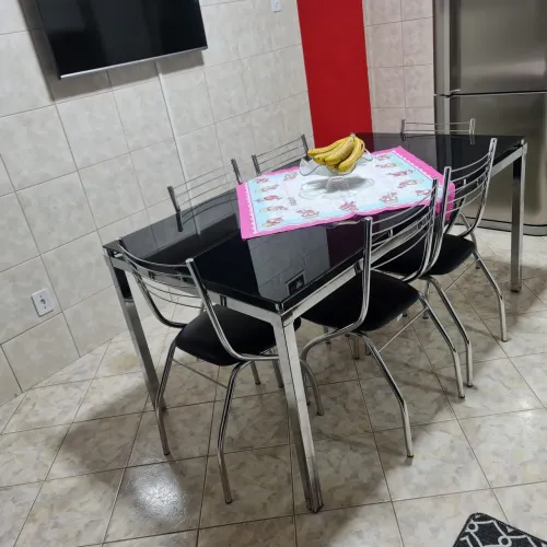 Mesa de Jantar Moderna em Vidro Preto