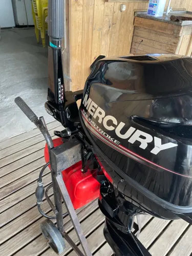 Motor popa 8 hp