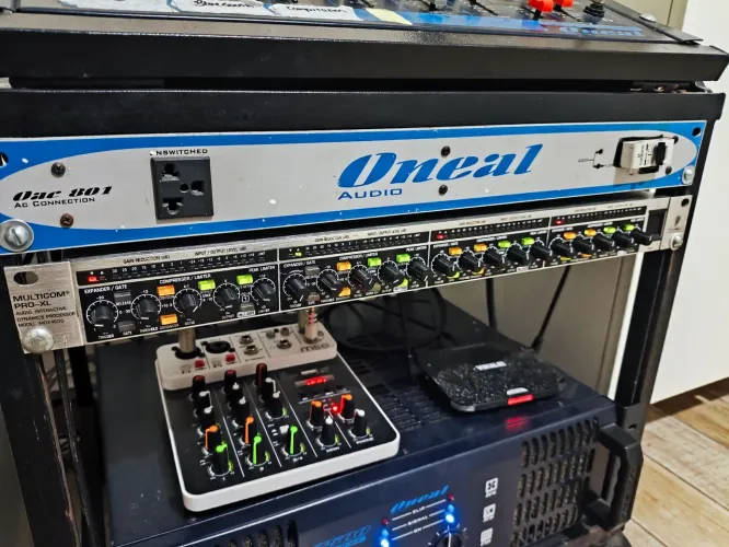 Compressor Behringer MDX 4600