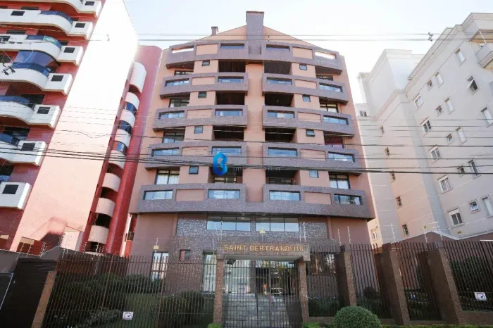 Apartamento com 2 dormitórios com suite e vaga - Centro Cívico - Curitiba/PR