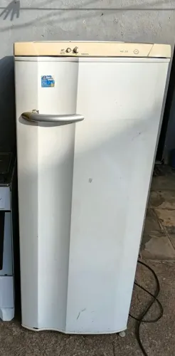 Vendo geladeira usada 300 reais