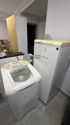 Geladeira e máquina de lavar