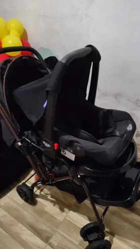 Carrinho e bebê conforto