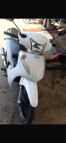 Vendo esta biz ano 2014 impecável só trasferi
