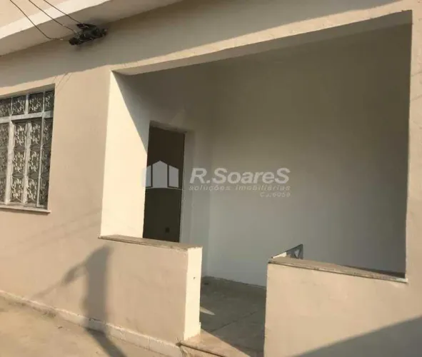 Casa com dois quartos na rua Temistócles Sávio em Magalhães Bastos