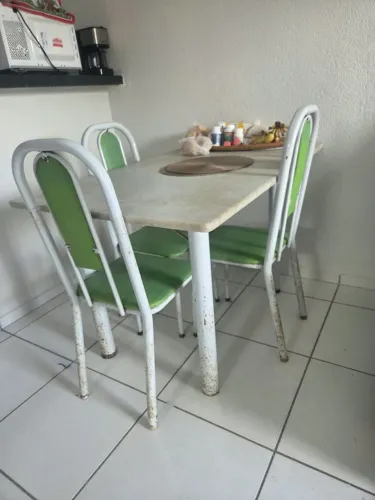 Mesa com tampo em granito
