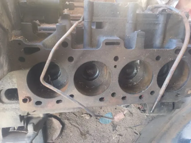 Vendo parte de baixo do motor da ranger 