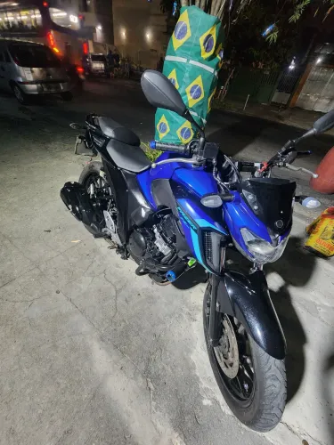 Fazer 250cc pintura da nova. Moto está filé