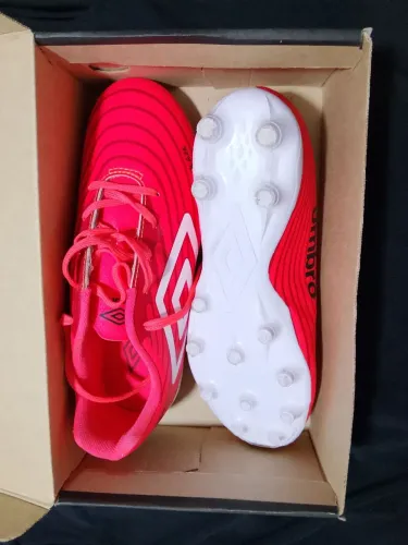 Chuteira umbro Original